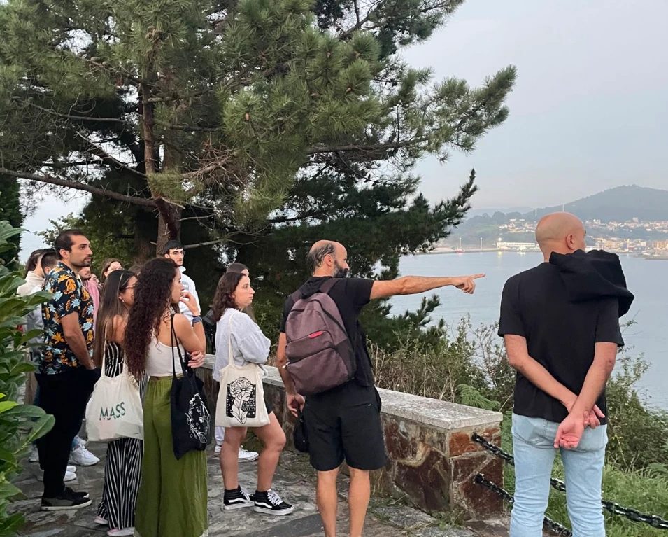 Recorrido por Viveiro con estudiantes, junto a la ría